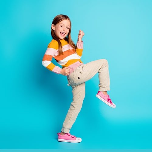 kids-dancing-artistic-min