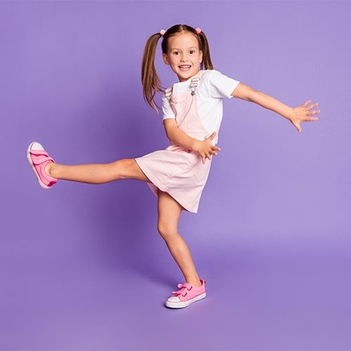 kids-dancing-socializing-min